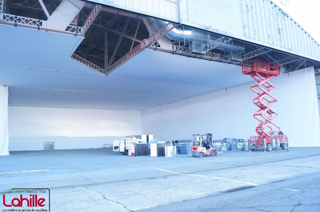 Plafond tendu d'un hangar en membrane Decolit 501 blanc