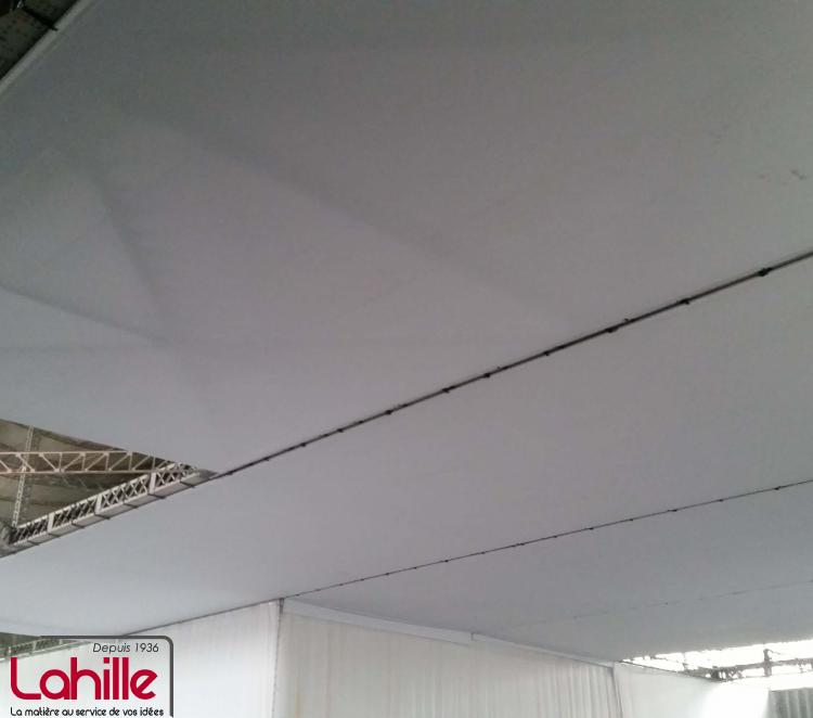 Plafond tendu d'un hangar de stockage en membrane Decolit 501 blanc